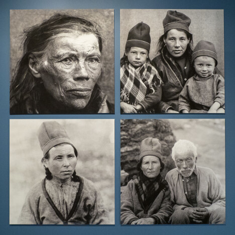 <b>«MINDREVERDIGE»:</b> Samene ble regnet for å være av den lappiske rasen, ikke den nordiske. Bildet viser Inga Andersdatter, født i Sverige ca. 1830,  
Inger Nikolaisdatter Tjikkom (f. 1879), med barna Sara og Peder, Tjierrek-Ánne (Anne Abmutsdatter Kurak) (1882–1948) og Finne Johnsen Ráhka (1830–1918).