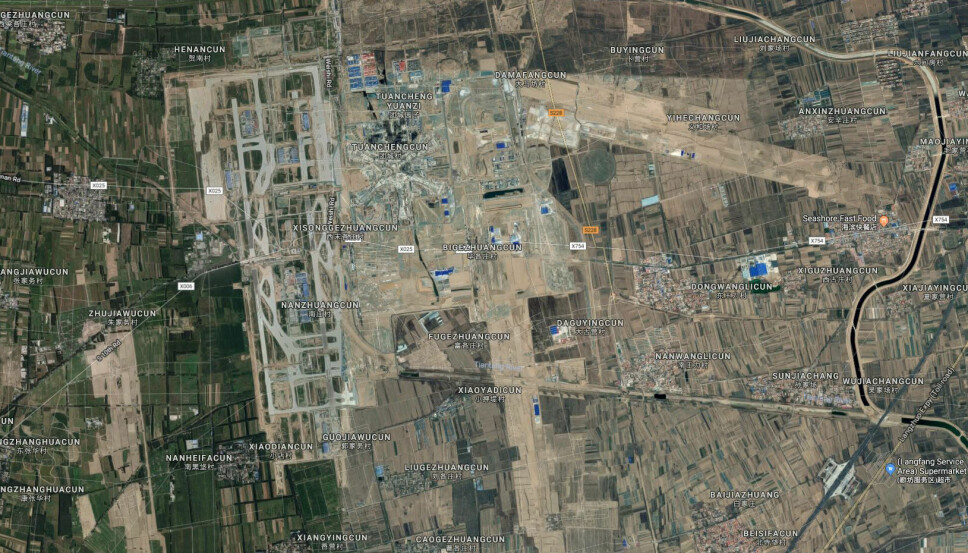 <b>DIGER:</b> Beijings nye internasjonale lufthavn i Daxing blir godt synlig fra luften.