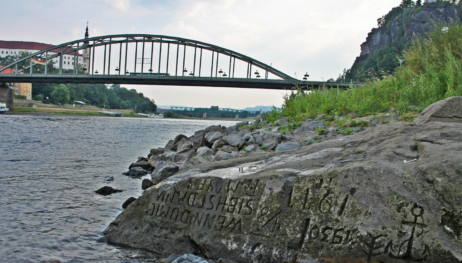 <b>HUNGERSTEIN: </b>En hungerstein langs elven Elben ved byen Děčín nordvest i Tjekkia.