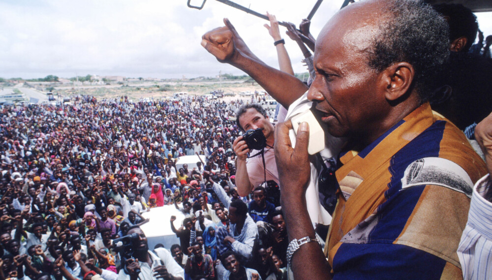 <b>KRIGSHERRE</b>: General Mohammed Farrah Aidid hisser opp en folkemengde sommeren 1993. Aidid kjempet om makten i Somalia og brukte vold mot FN-styrken. Aidid ble drept av rivaler i 1996.