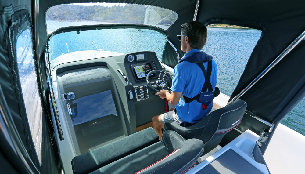 <b>I LE:</b> En robust kalesje over førerplassen gjør det enklere å bruke Ibiza 801 Sports Cab i ustabilt vær.