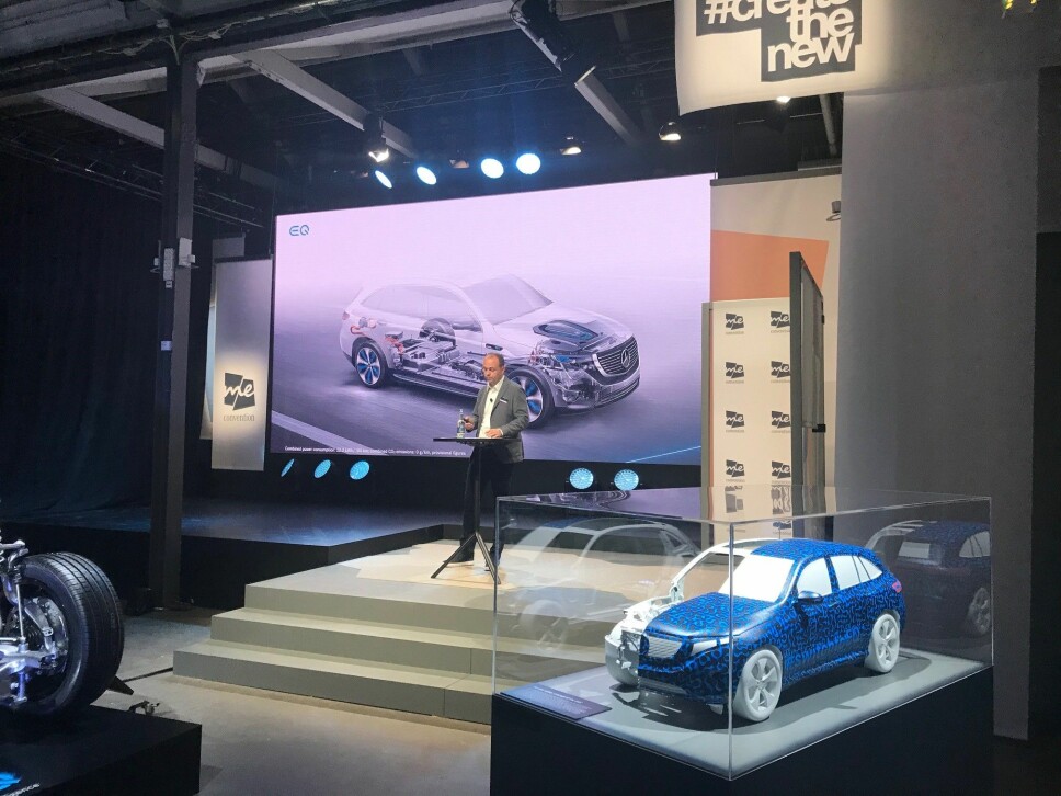 <b>MERCEDES' ELBIL: </b>Med Mercedes EQC sparker produsenten i gang sin nye elbilsatsing. Her presenterer sjef for eDrive-programmet, Jochen Hermann, nye detaljer om elbilen under den offisielle avdukingen i Stockholm 4. september 2018.