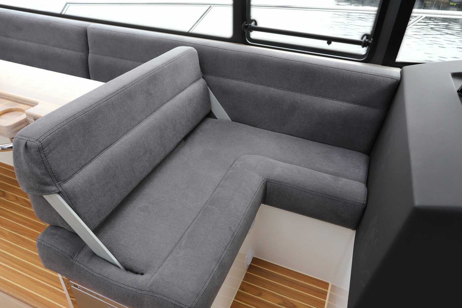 <b>I FARTSRETNING:</b> Den smarte avslutningen på sofagruppen sørger for at det er mange sitteplasser i fartsretningen.