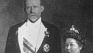 Hjelper: William MacGregor avbildet sammen med sin kone da han var guvernør i den australske delstaten Queensland.