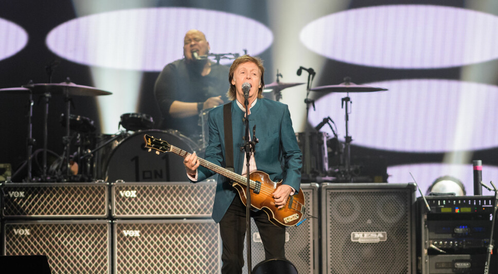 <b>HOLDER KOKEN:</b> Paul McCartney har rukket å fylle 76 år, men det betyr ikke at han har sluttet å holde konserter. Briten er i disse dager klar med ny plate og ny turné.Her fra en konsert i 2016.