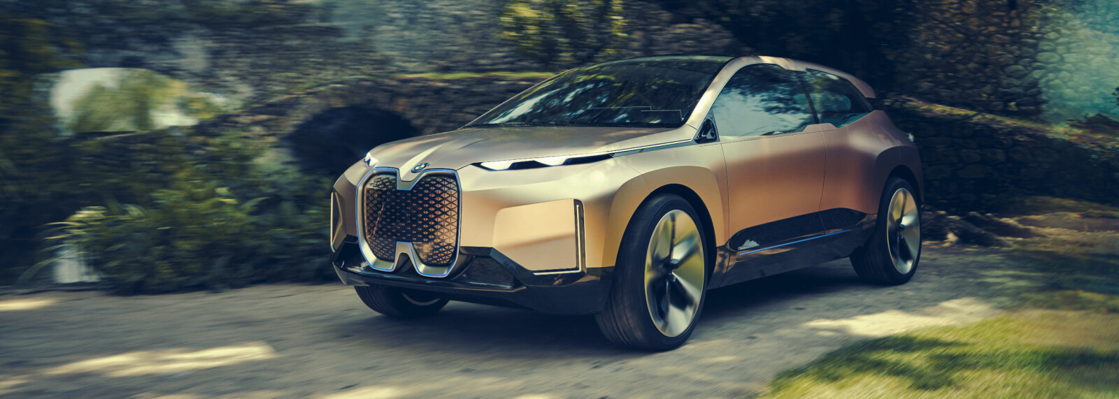 <b>BMW VISION INEXT:</b> BMW har avduket et splitter nytt elbil-konsept. Dette kan bli BMW iX5 når den skal rulle ut på veien i 2021.