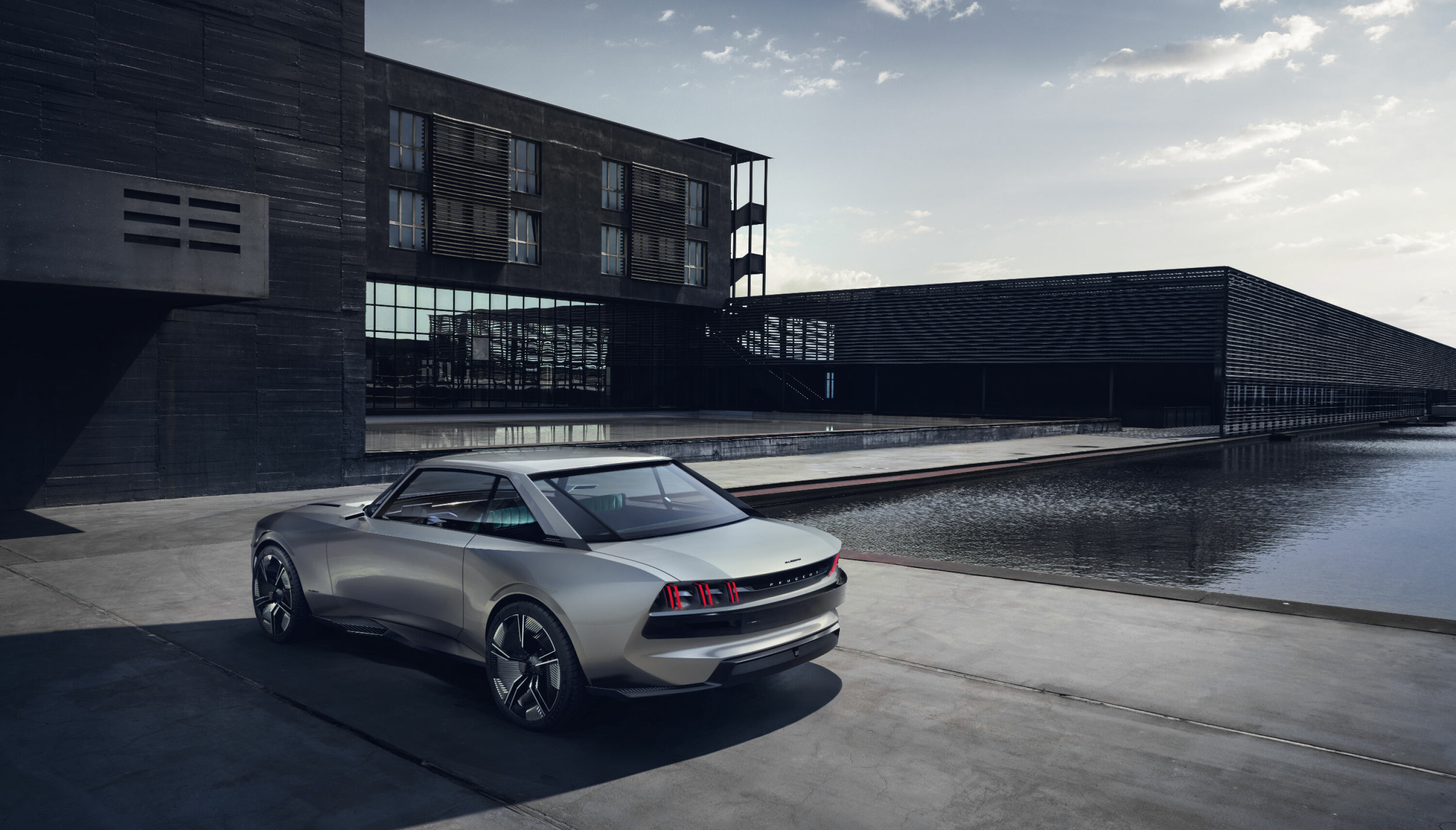 Peugeot avduker elbilen e-Legend med 4x4 og 60 mils rekkevidde