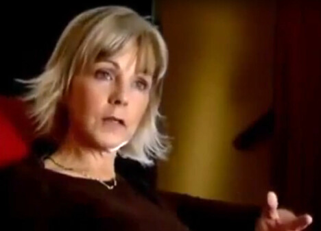 <b>OVERLEVDE:</b> Caroline Roberts overlevde skrekkens hus og ekteparet Wests terror. På bildet blir hun intervjuet av Documentary Movies.