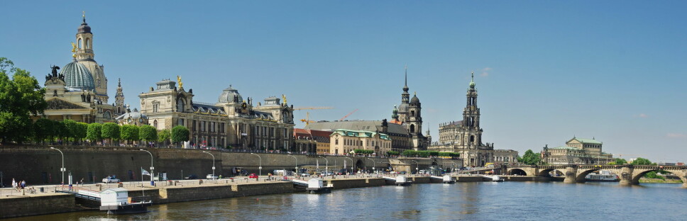 <b>ETTER PUTIN:</b>
Dagens Dresden
er en langt
vakrere by enn
Putins Dresden.
Byen ble bombet
sønder og
sammen på
tampen av andre
verdenskrig, og
DDR-regimet
gjorde lite for å
sette byen i
stand. Den vakre
Frauenkirche er
gjenreist til
fordums prakt
etter Murens fall.
