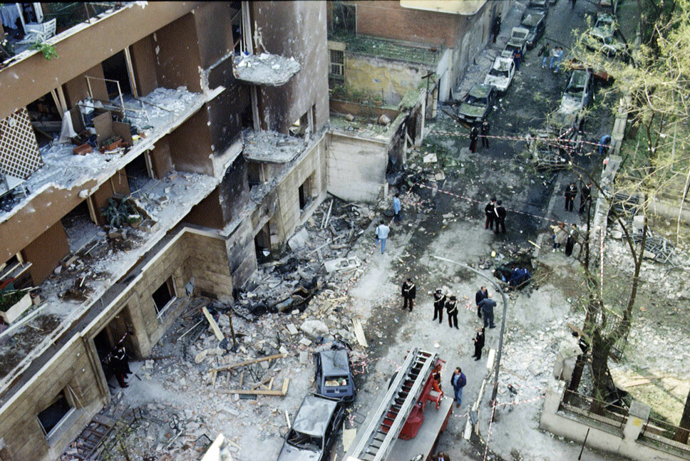 <b>DEN ANDRE MASSAKREN: </b>Paolo Borsellino ble drept samme sommer som Giovanni Falcone. Eksplosjonen i Via D'Amelio raserte flere bygninger og biler, og tok også livet av fem politimenn i Borsellinos følge.