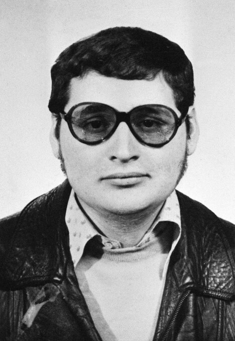 <b>UNG TERRORIST: </b>Det klassiske bildet av Sjakalen Carlos med mørke briller og Fleksnes-sveis er tatt en gang på 1970-tallet.