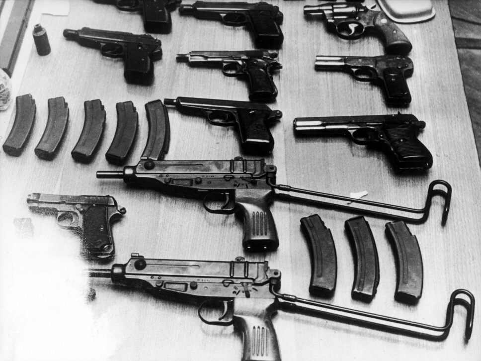 <b>ARSENAL:</b> Noen av våpnene fransk politi fant i en leilighet under jakten på Sjakalen i 1975.