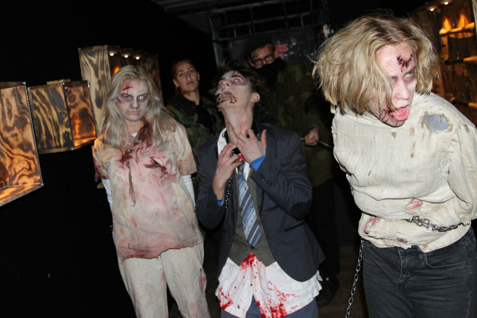 <b>ZOMBIE-ANGREP:</b> «The Walking Dead» byr på mange zombier. Her noen på besøk i Oslo for en snarvisit.