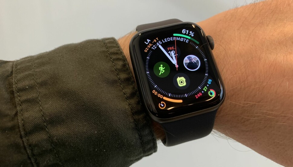 <b>INFOGRAPH:</b> Dette er en av de nye urskivene som utnytter arealet på Apple Watch Series 4. Det kan bli i overkant rotete, men er selvsagt smak og behag. Verre er det at det er lett å ufrivillig aktivere komplikasjonene lengst ut i hjørnene.