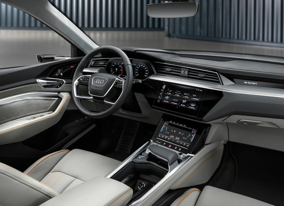 Bortsett fra girspaken og sidespeilene kjenner vi igjen det meste innvendig fra andre Audi-modeller.
