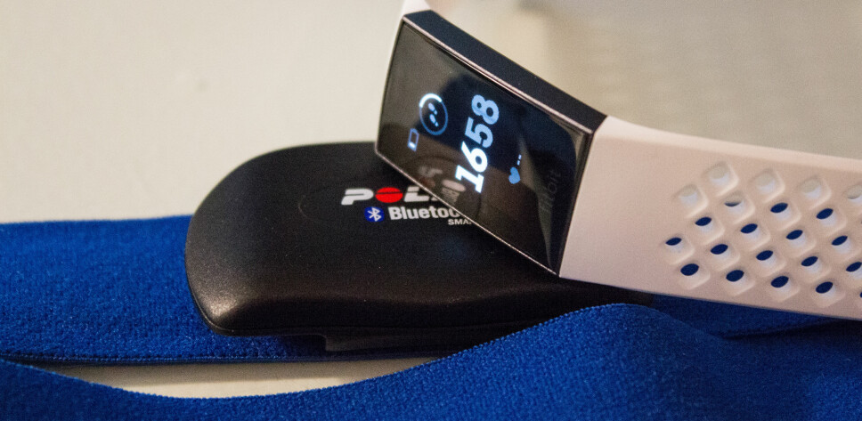 PULSMÅLING: Fitbit Charge 3 fungerer godt som pulsmåler og vi vanlige mosjonister kan trygt legge bort pulsbeltet.