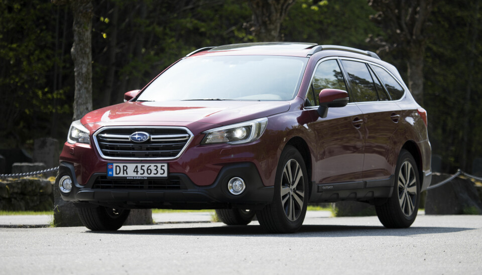 HØY: Med 20 cm bakkeklaring mener Outback alvor også når forholdene drar seg til.