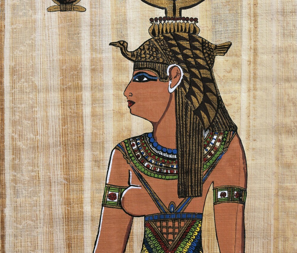 I gamle Egypt brukte både kvinner og menn sminke. Her er en gjenskapt relieff av Kleopatra.