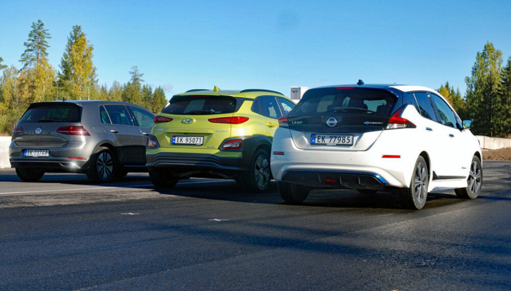 Tre biler som kjemper om elbilkjøperne i Norge. Fra venstre e-Golf, Kona og Leaf.