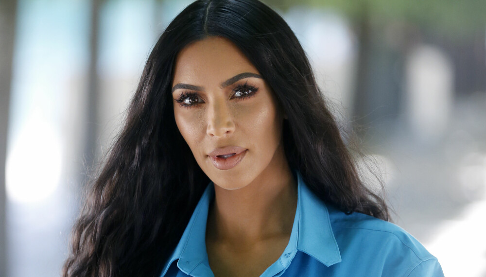 FÅR REFS: Kim Kardashian kalte vennene til søsteren Kendall Jenner «tilbakestående» og har måttet beklage seg i etterkant.