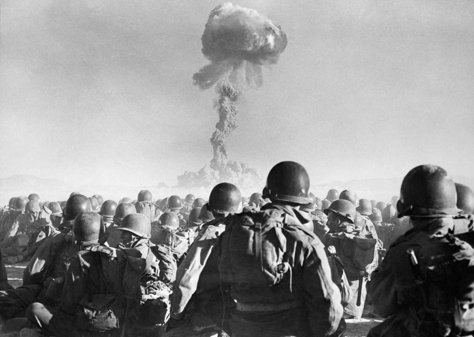 <b>DOMMEDAG TRUET:</b> To ganger
på 1960-tallet var verden på
randen av en katastrofal atomkrig.
Men beslutningstagerne
holdt hodet akkurat kaldt nok,
lenge nok. Bildet er fra en test i
Nevadaørkenen.