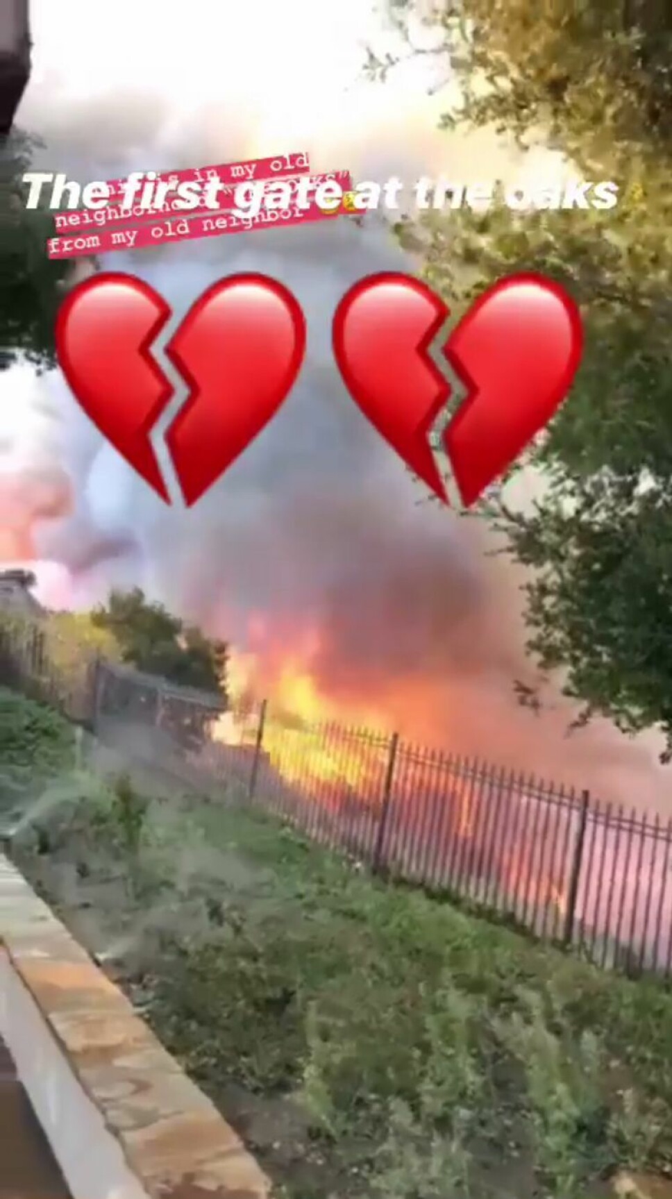 STORY: Khloe Kardashian delte dette bildet av brannens herjinger i området hun bor i.