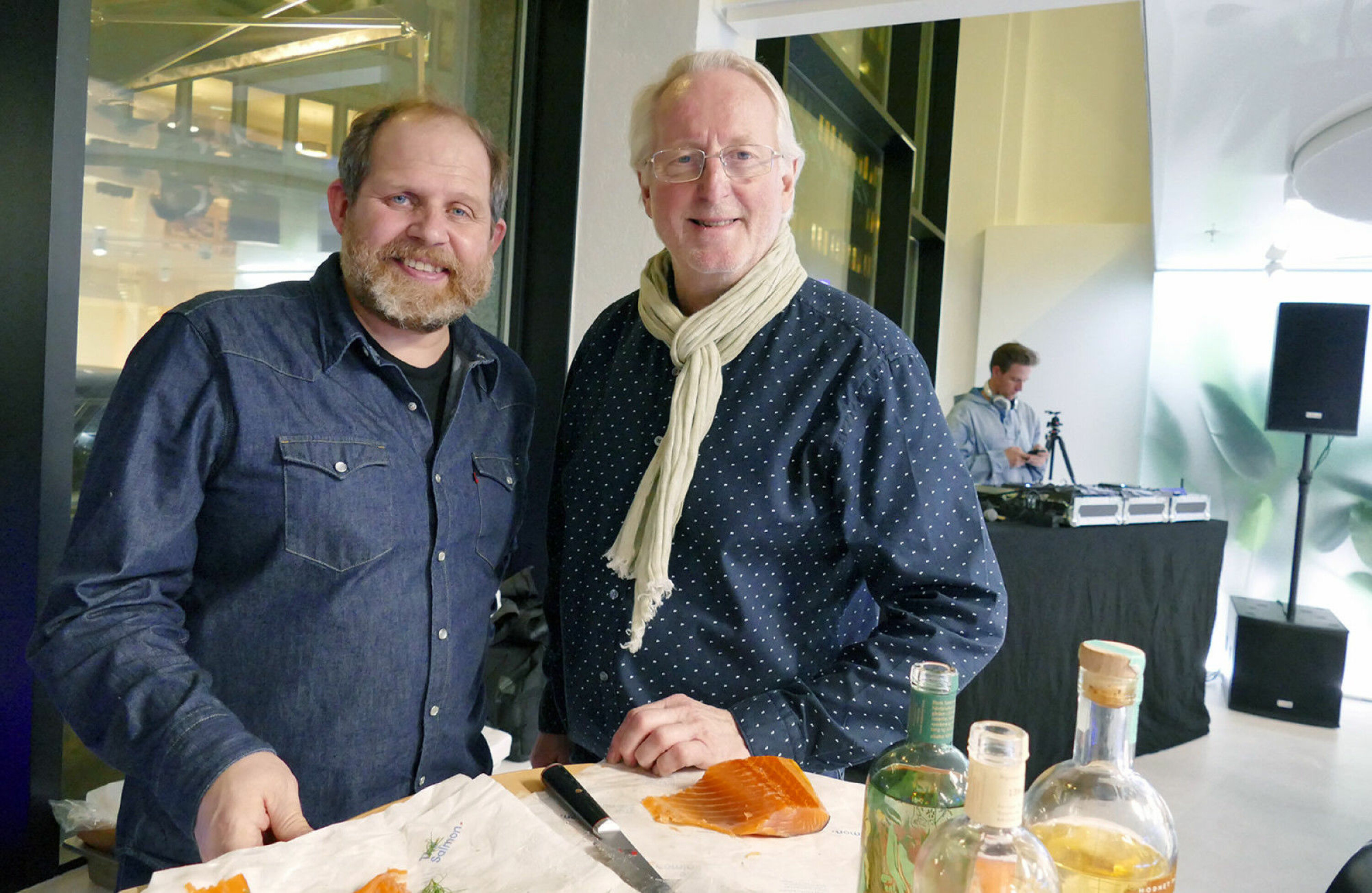 Truls Svendsen og mesterkokken selv serverte AMG-lystne gjester saftig mat.