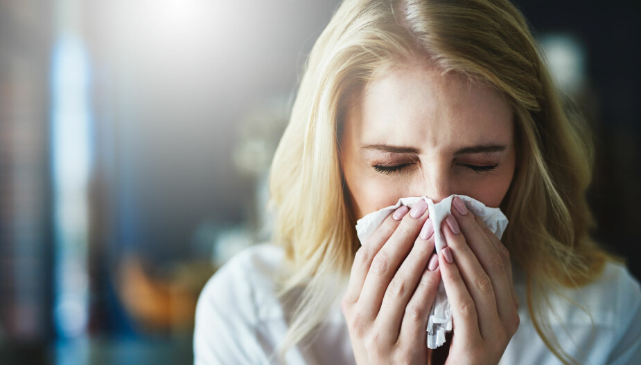 FORKJØLET: Rennende nese er et av tegnene på at du blir forkjølet.