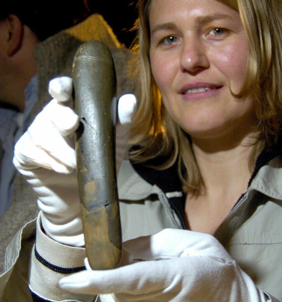 VERDENS FØRSTE DILDO? Dette stenobjektet ble funnet i en hule i Tyskland, og skal være rundt 28.000 år gammelt. Noen mener dette kan være den første representasjonen av et sexleketøy for kvinner.