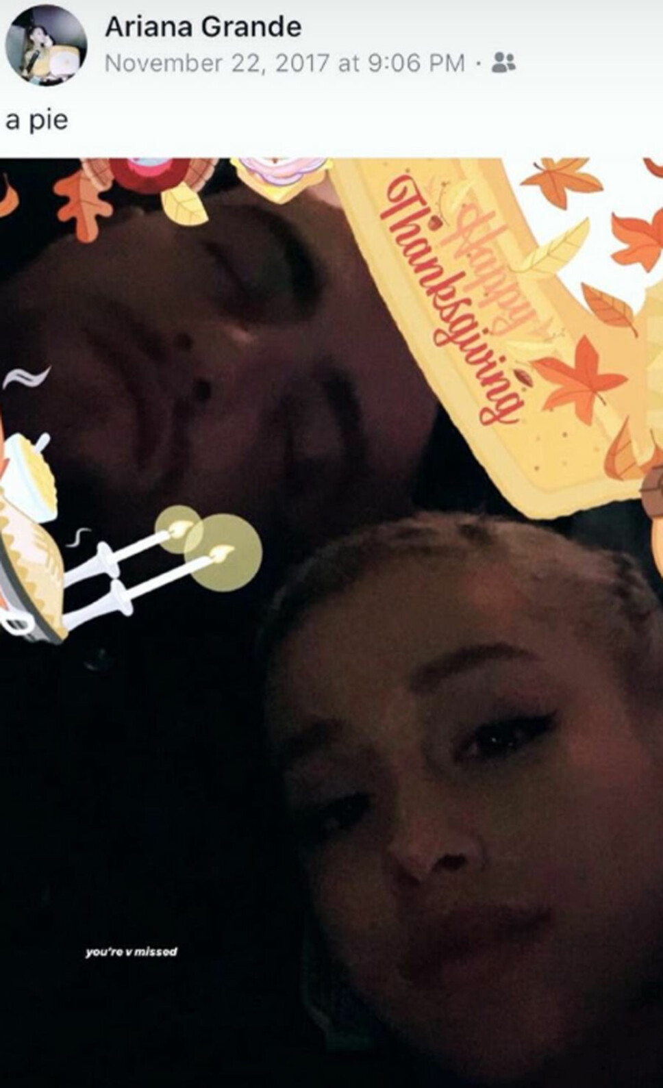 TILBRAKTE THANKGSGIVING SAMMEN: Avdøde MacMiller og Ariana Grande tilbrakte fjorårets thanksgiving-feiring sammen. Ariana delte denne oppdateringen på Instagram story, ett år senere.