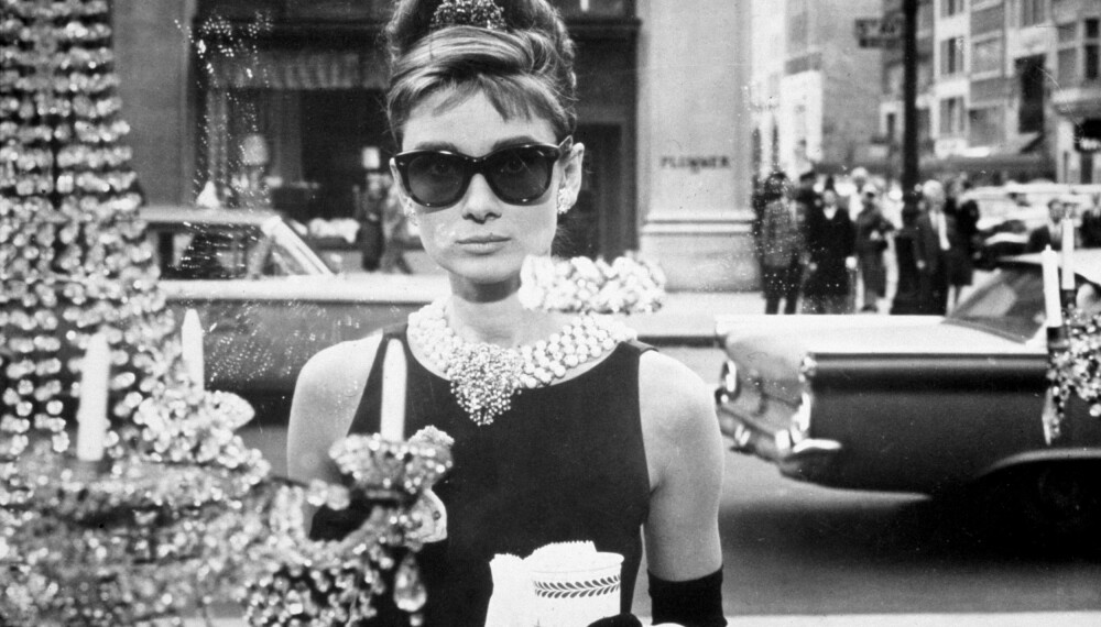 DIVABRILLER: Yndige Audrey Hepburn i filmen
Breakfast at Tiffany's (1961) med
solbriller fra Oliver Goldsmith.