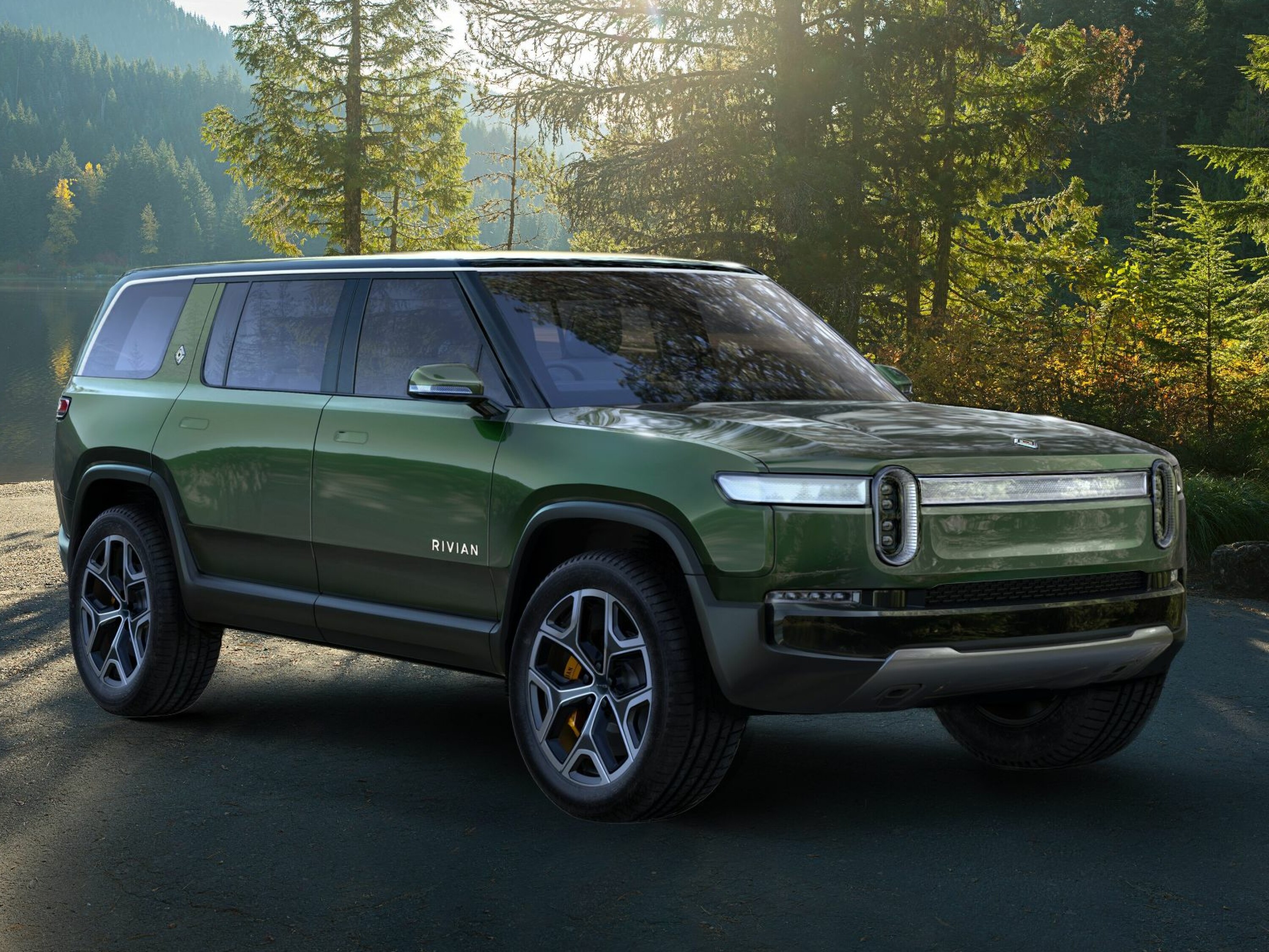 RIVIAN R1S: Tesla Model X får konkurranse når SUV-en R1S kommer på markedet i 2020. Elbilen er utstyrt med en batteripakke på opptil 180 kWh.