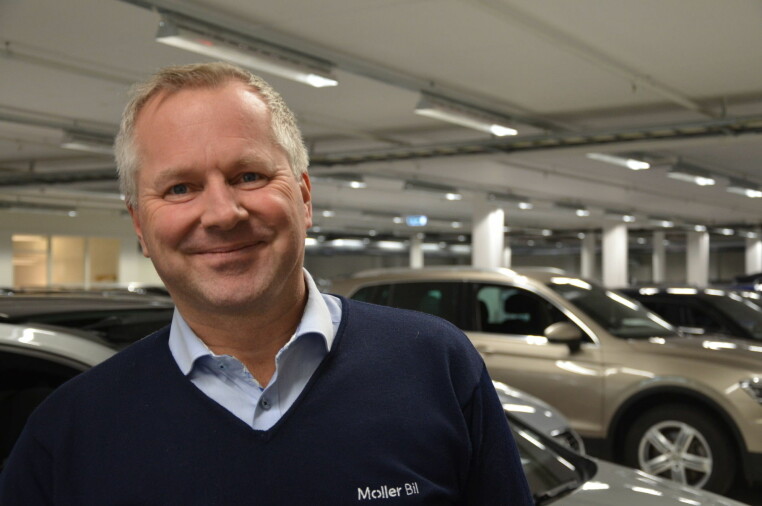 – Det første vi ser etter, er servicehistorikken. Det sier bruktbilsjef Gard Fredriksen i Møller Bil Asker og Bærum. Foto: Frank Williksen