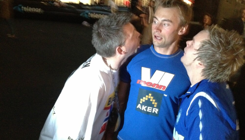GUTTA BOYS: Kompisene Vidar Berge (t.v) og Espen Tangstad fra Mosvika har fulgt Petter Europa rundt på jakt etter gullmedaljer.