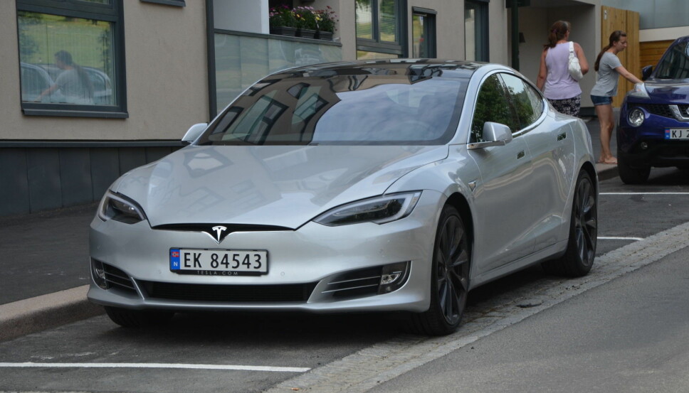 <b>SATT ELBILEN PÅ DAGSORDENEN: </b>Tesla Model S er den bilen som - sammen med Nissan Leaf - for alvor har satt elbilen på dagsorden. Foto: Frank Williksen
