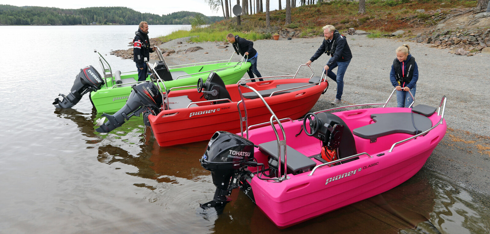 FARGERIKE: For svært mange er båtlivet blitt introdusert med Pioner, som er en norsk suksesshistorie. Og det er ingen fare for at Norge gråner med disse tre Pioner-utgavene på stranda. Og ja, du kan få dem i mindre oppsiktsvekkende versjoner også.