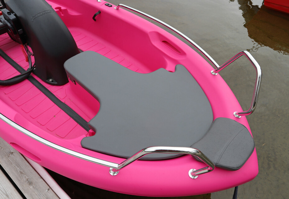 SMART: Både 10- og 12-foteren har slik utforming av sitteområde forut. Det gir fleksible sittemuligheter og en liten solplass som bonus.