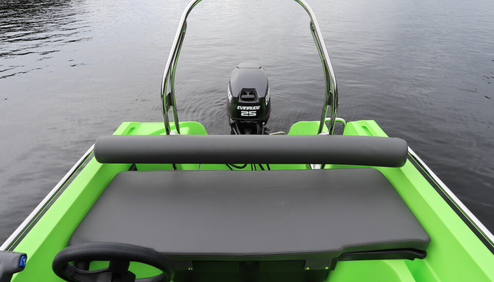 RYGGSTØTTE: Fint komforttillegg sammen med putesett i 14-foteren.