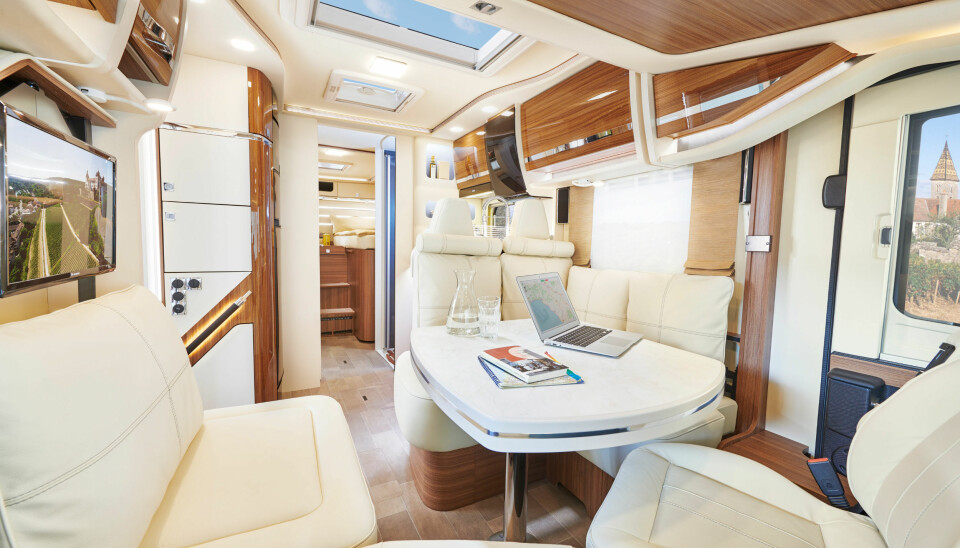 LUKSUSFØLELSE: Interiør i Integra 760EB (enkeltsenger).