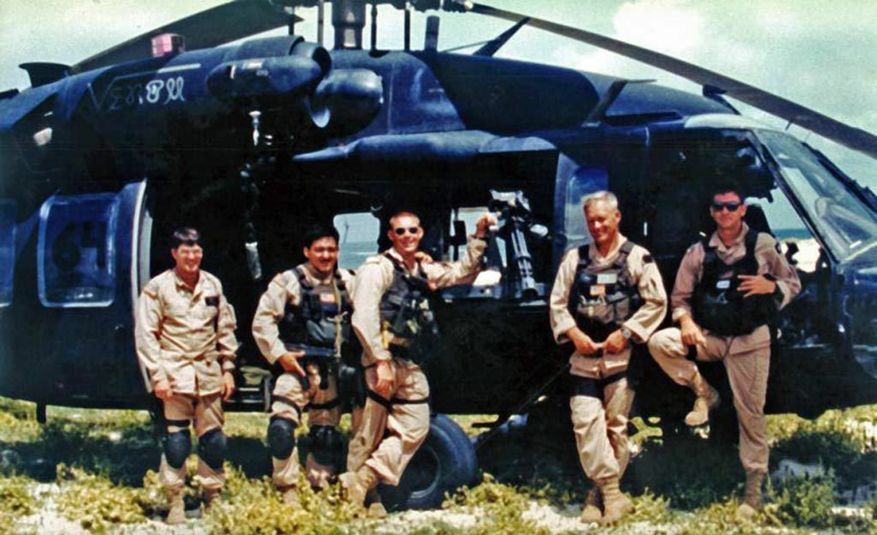 MANNSKAPET: Fra venstre Winn Mahuron (mekaniker, ikke med på oppdraget), Tommy Field, Bill Cleveland, Ray Frank og Mike Durant (helt til høyre).