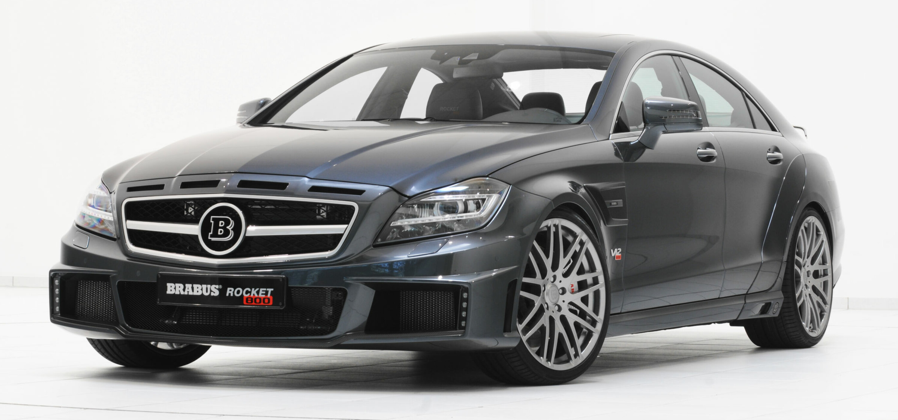 RÅTT: Blant de sprøeste bilene som er kommet ut av produksjonshallene i Bottrop er Brabus 800 Rocket, som selskapet i 2011 hevdet var verdens raskeste sedan med en toppfart på 370 km/t. For øvrig: 800 hesterkrefter og et dreiemoment på 1420 Nm.