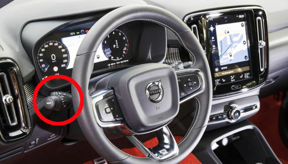 BRUK DENNE: Jo, hendelen til venstre på rattet har en viktig funksjon. Og den må brukes...