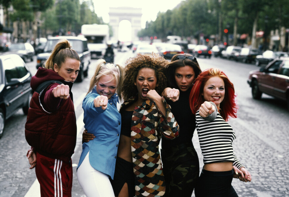 1996: Melanie Chisholm (f.v.), Emma Bunton. Melanie Brown, Victoria Beckham og Geri Halliwell i Paris.