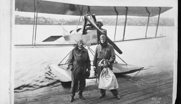POSTFLY: Model C var Boeings første egendesignede fly, lansert 3. mars 1919. Bill Boeing og piloten Eddie Hubbard gjorde den første internasjonale flyvningen, fra Vancouver i Canada til Seattle.