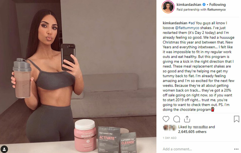 PROMOTERER SLANKE-SHAKES: Kim Kardashian postet et innlegg på Instagram rett etter nyttår hvor hun gir shakene til Flat Tummy Co æren for å gjøre magen hennes flat. Det har fått følgerne på Instagram til å se rødt.