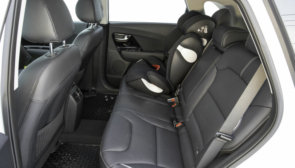 GOD PLASS: Kia e-Niro ha god plass i baksetet.
