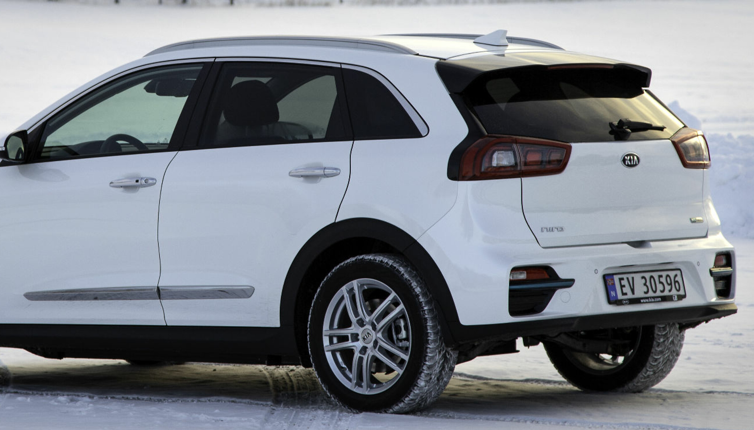 HENGERFESTE: Vår testbil var uten hengerfeste, men Kia er i disse dager på vintertest med hengerfeste.