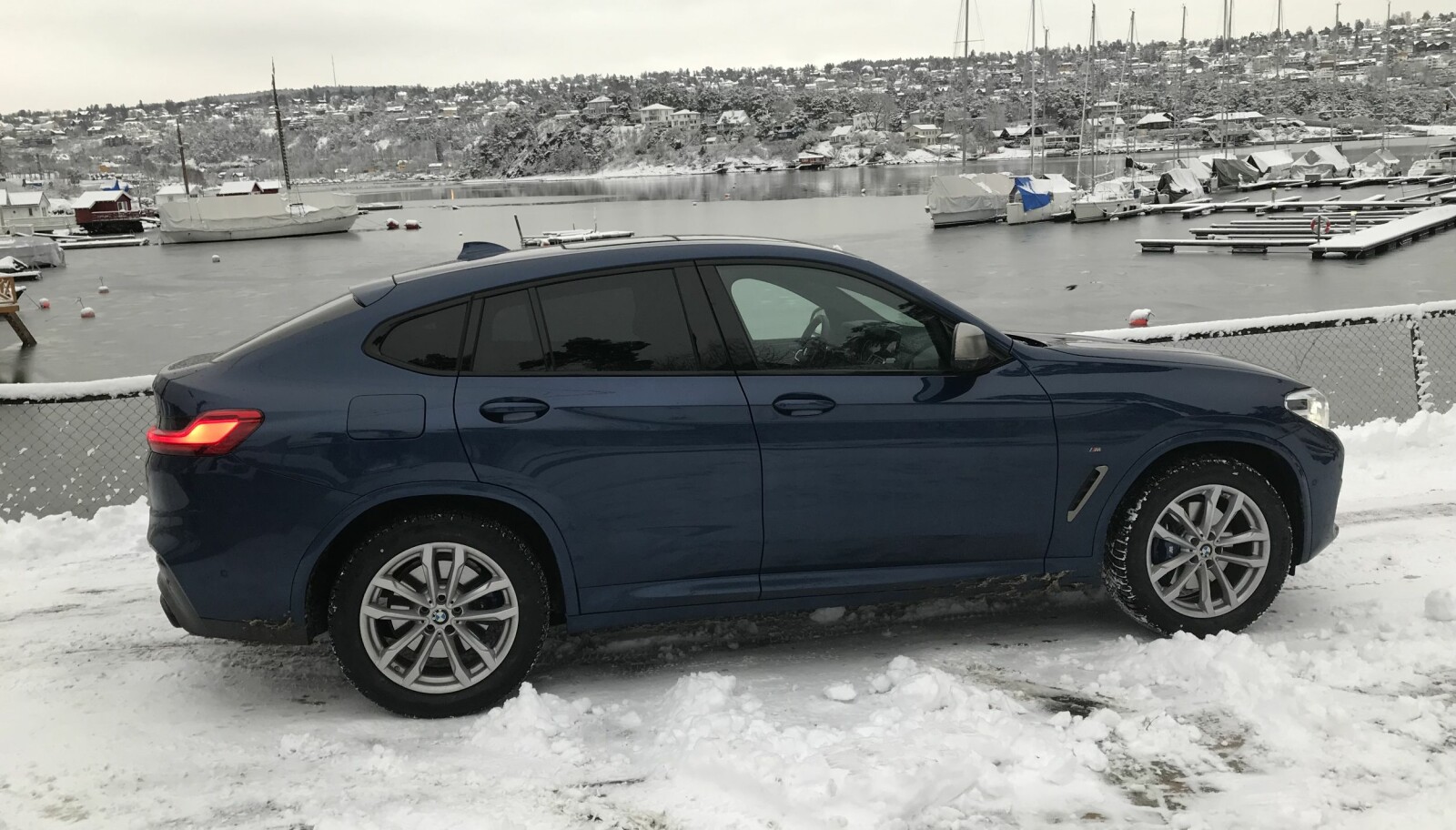 <b>4X4:</b> xDrive-firehjulstrekk gjør X4 til en fenomenal vinterbil. I god BMW-tradisjon er firehjulstrekket bakhjulsvektet.