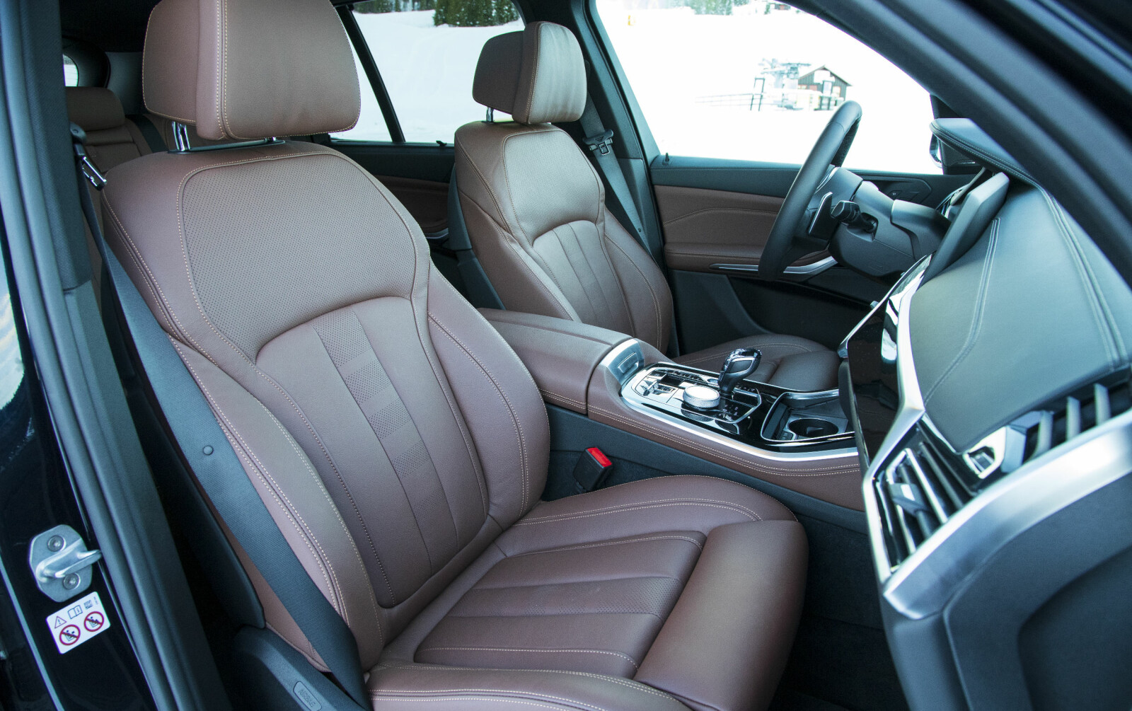 <b>FLOTT SETER:</b> BMW X% har flotte sportsseter i skinn som bidrar til høy komfort og ditto pris.