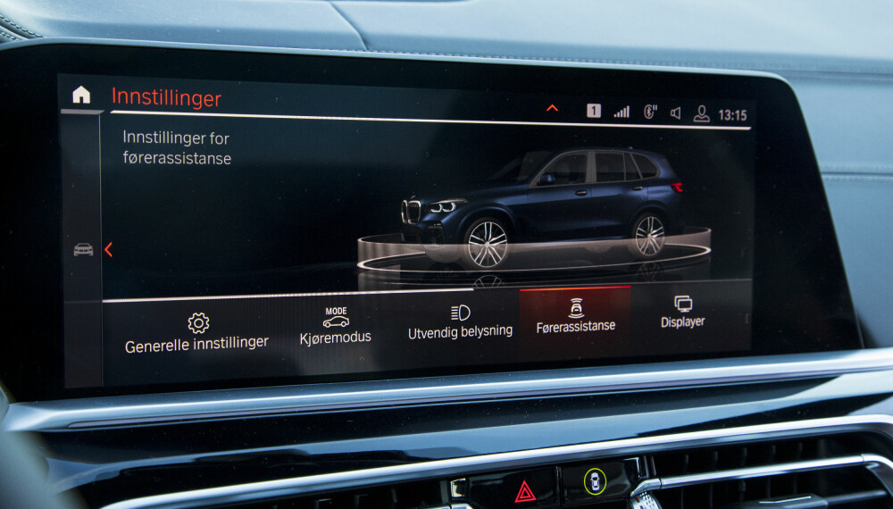 <b>SKJERM:</b> Ingen Tesla-aktig skjerm i BMW X5, men det nye betjeningskonseptet fungerer greit.